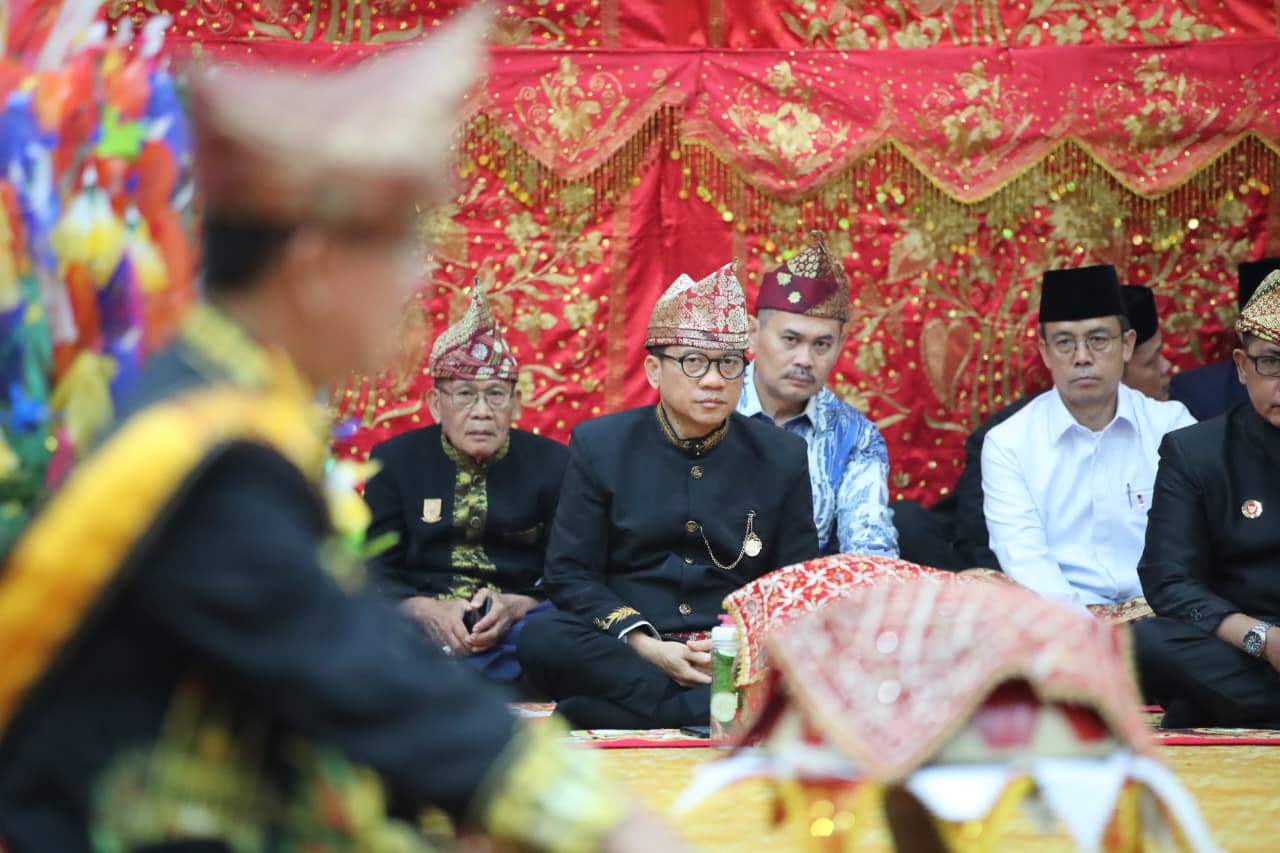MENDES YANDRI HADIRI PAGELARAN BUDAYA DAN PENGANUGERAHAN GELAR ADAT BENGKULU